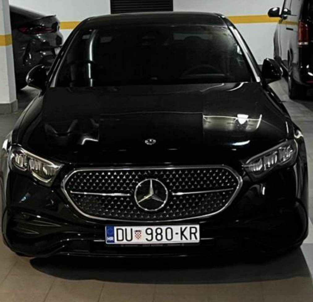 Navigate Dubrovnik private chauffeur car — Mercedes sedan